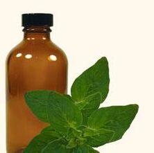 Ueleg mat natierlechen Zutaten fir d'Behandlung vu Fousspilz